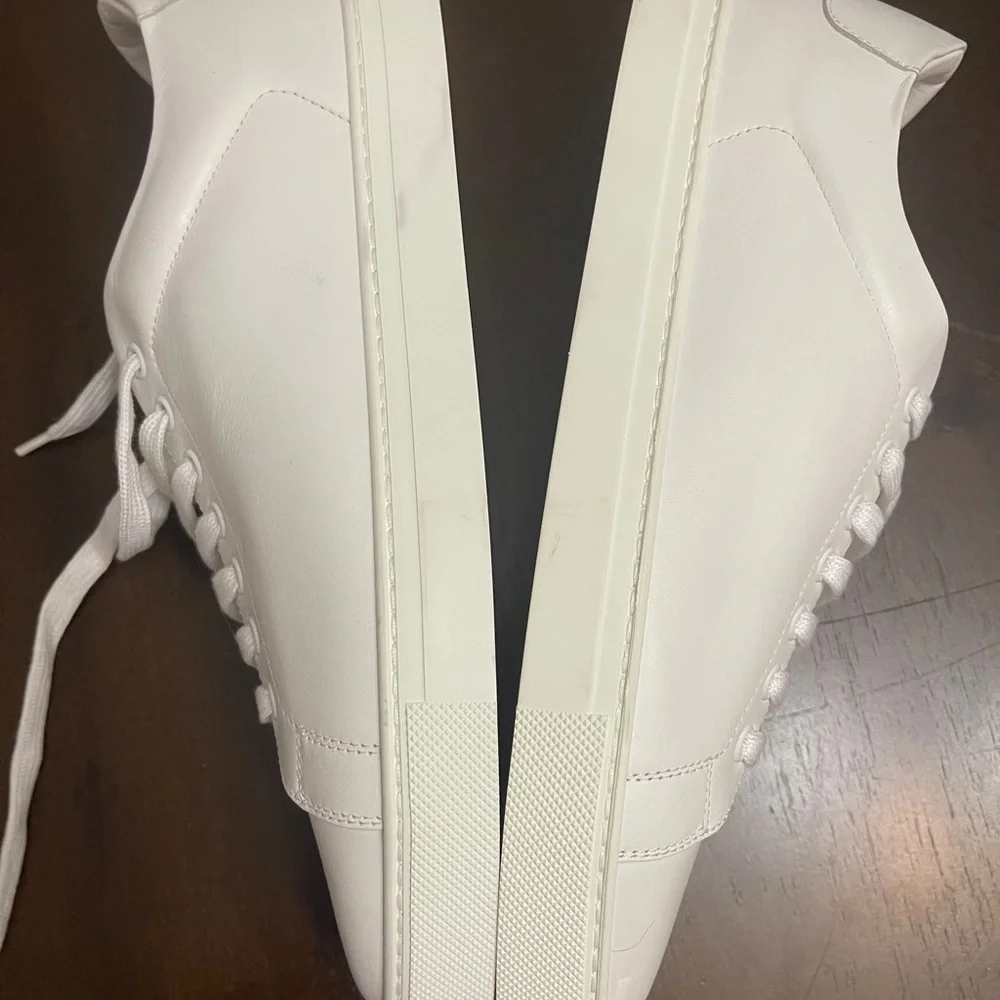 Burberry White Sneakers Minimalist Design - Picture 11 of 15